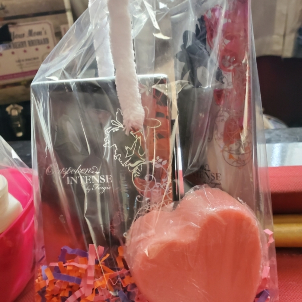 FINAL PRICE. VALENTINES GIFT BAGS